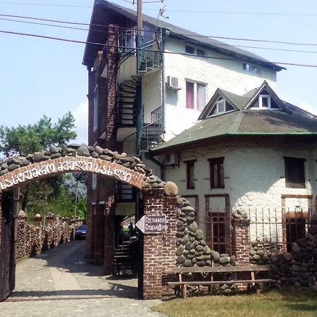 Old House Hotel Уреки Екстериор снимка