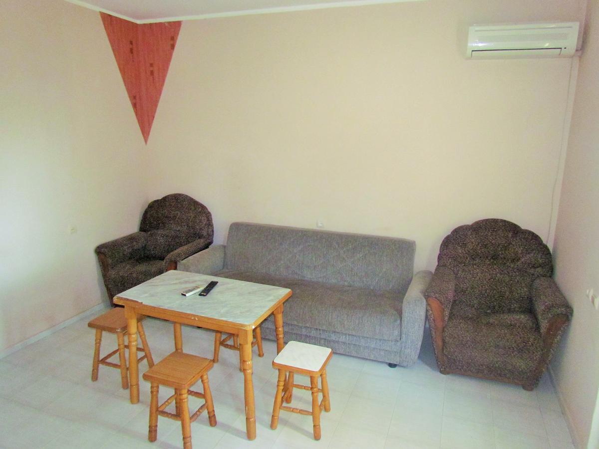 Old House Hotel Уреки Екстериор снимка