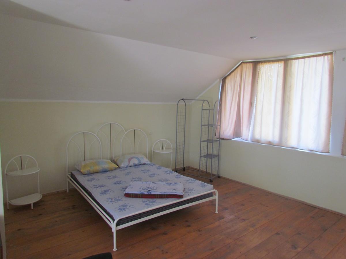 Old House Hotel Уреки Екстериор снимка